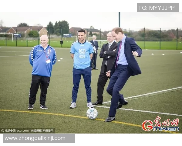 西装革履的足球巨星们:场外风采与职场魅力的完美融合 西装革履的足球巨星们:场外风采与职场魅力的完美融合