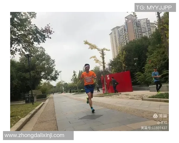 蓝蓝足球球星：突破自我与团队协作的完美结合，成就不凡的球场传奇