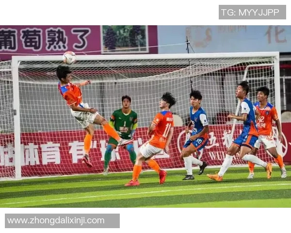 足球场上球星化身动漫角色激情对决展现足球梦幻精彩瞬间 足球场上球星化身动漫角色激情对决展现足球梦幻精彩瞬间